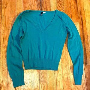 Great v neck pullover  kelly green sweater  Size 10 from DIVIDED